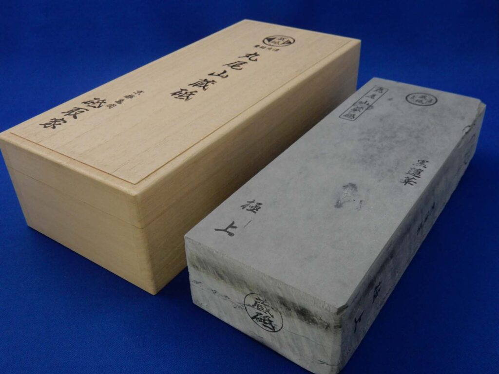 黒蓮華（桐箱入り）