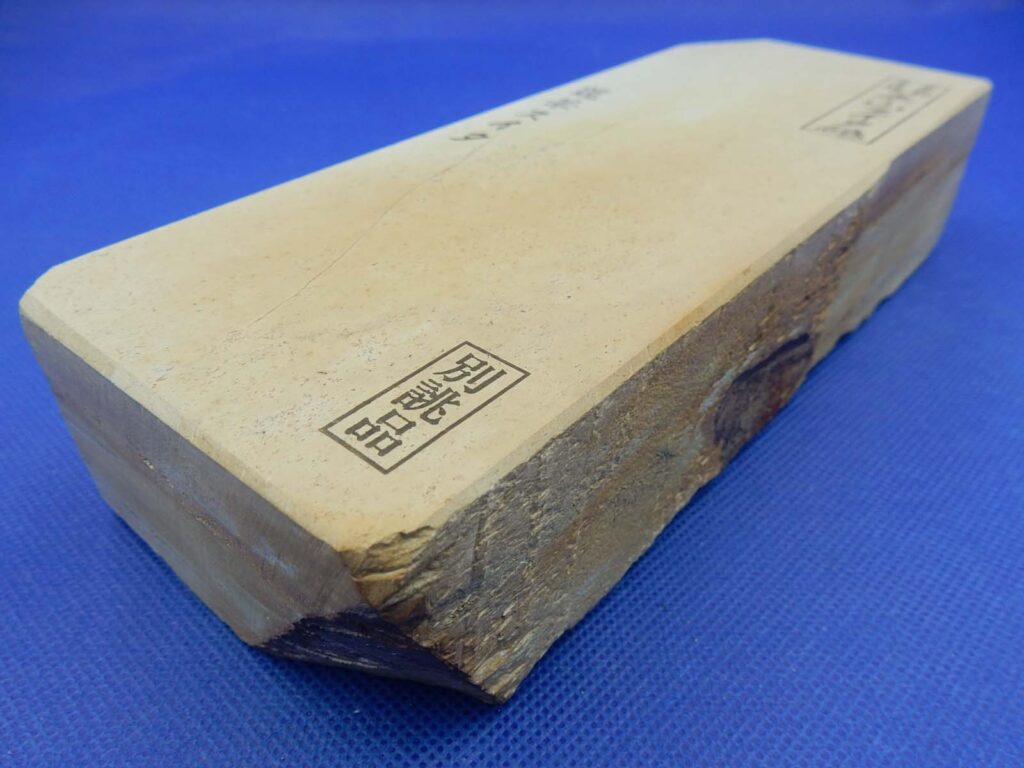 表山蓮華スイタ